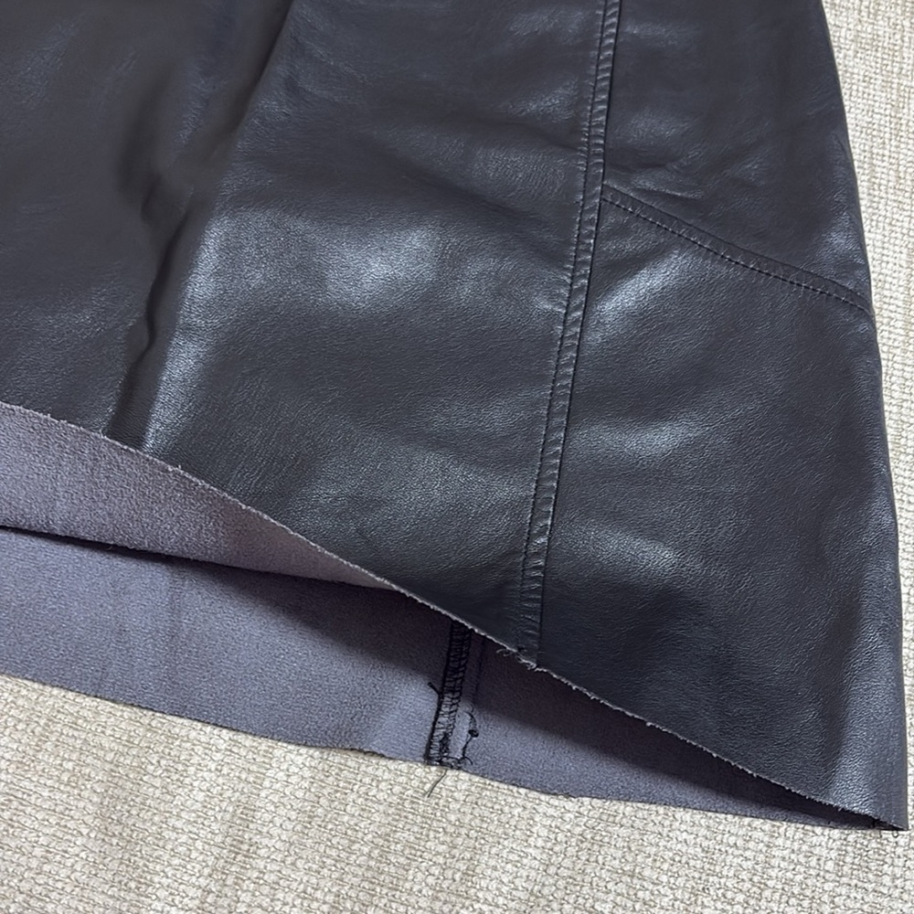 ⭐️ H&M Black Faux Leather Skirt - size 10 - Picture 4 of 9
